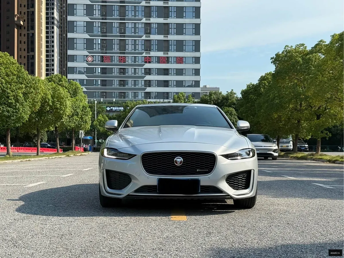 Jaguar XE 2