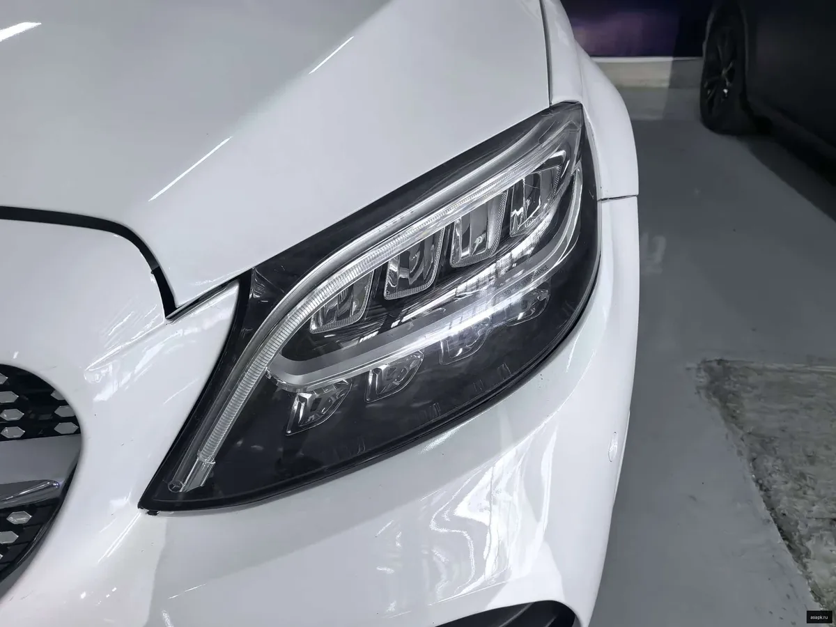 Mercedes-Benz C-Class 3