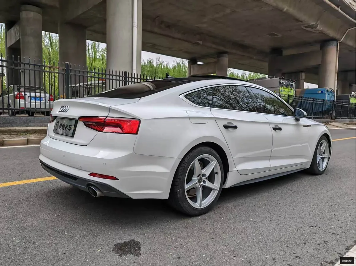 Audi A5 4
