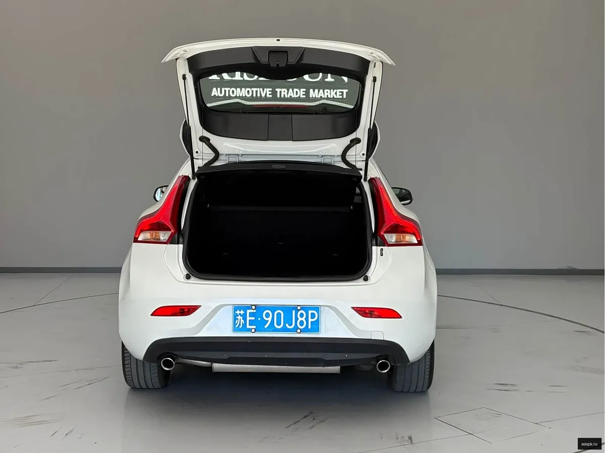 Volvo V40 6