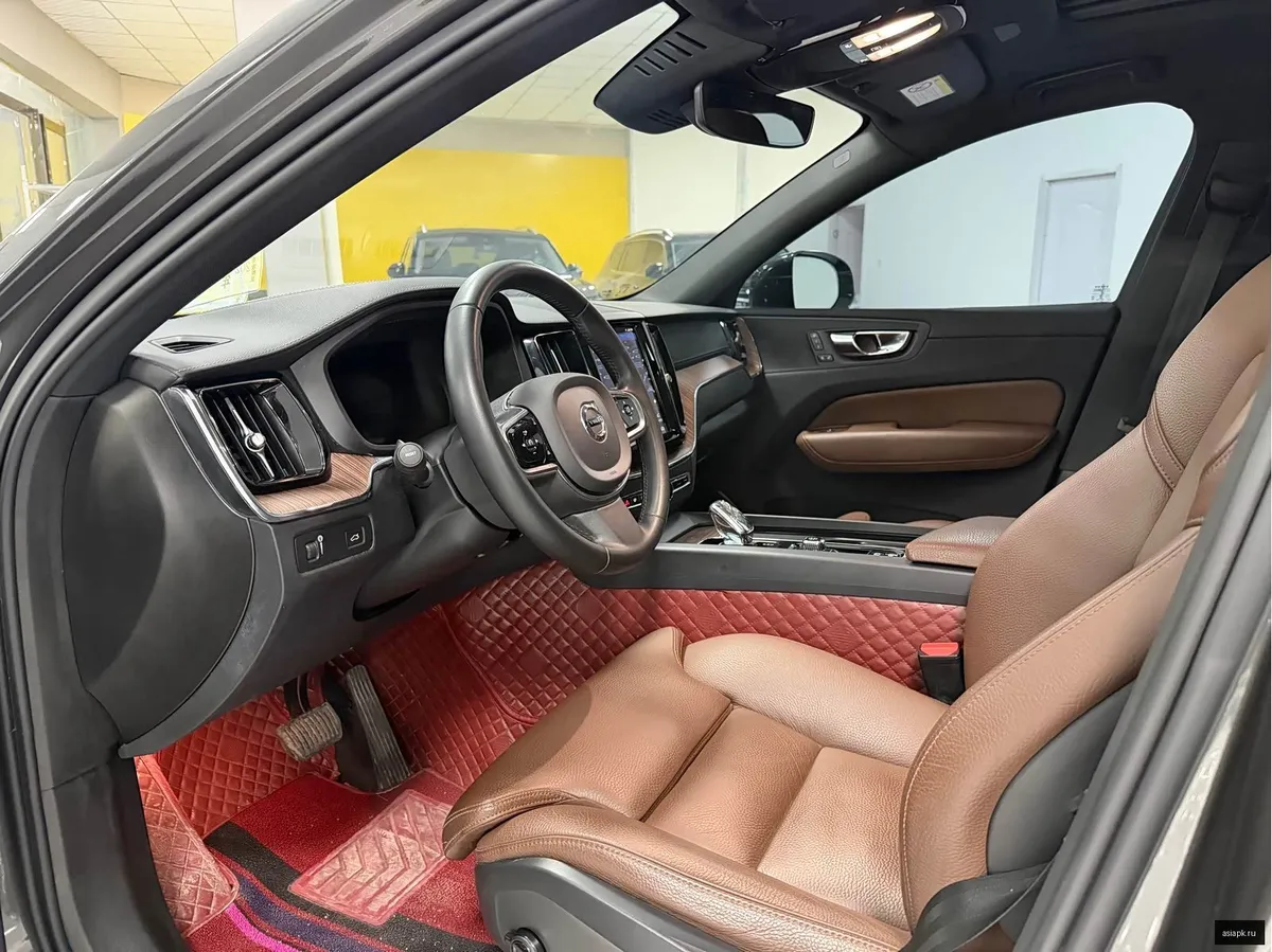 Volvo XC60 4