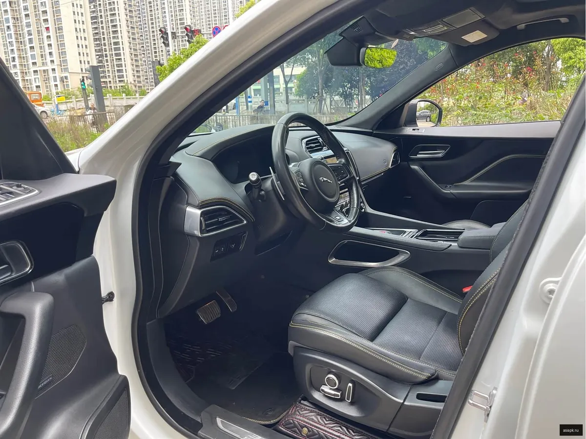 Jaguar F-Pace 6