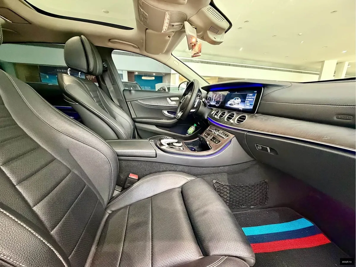 Mercedes-Benz E-Class 4