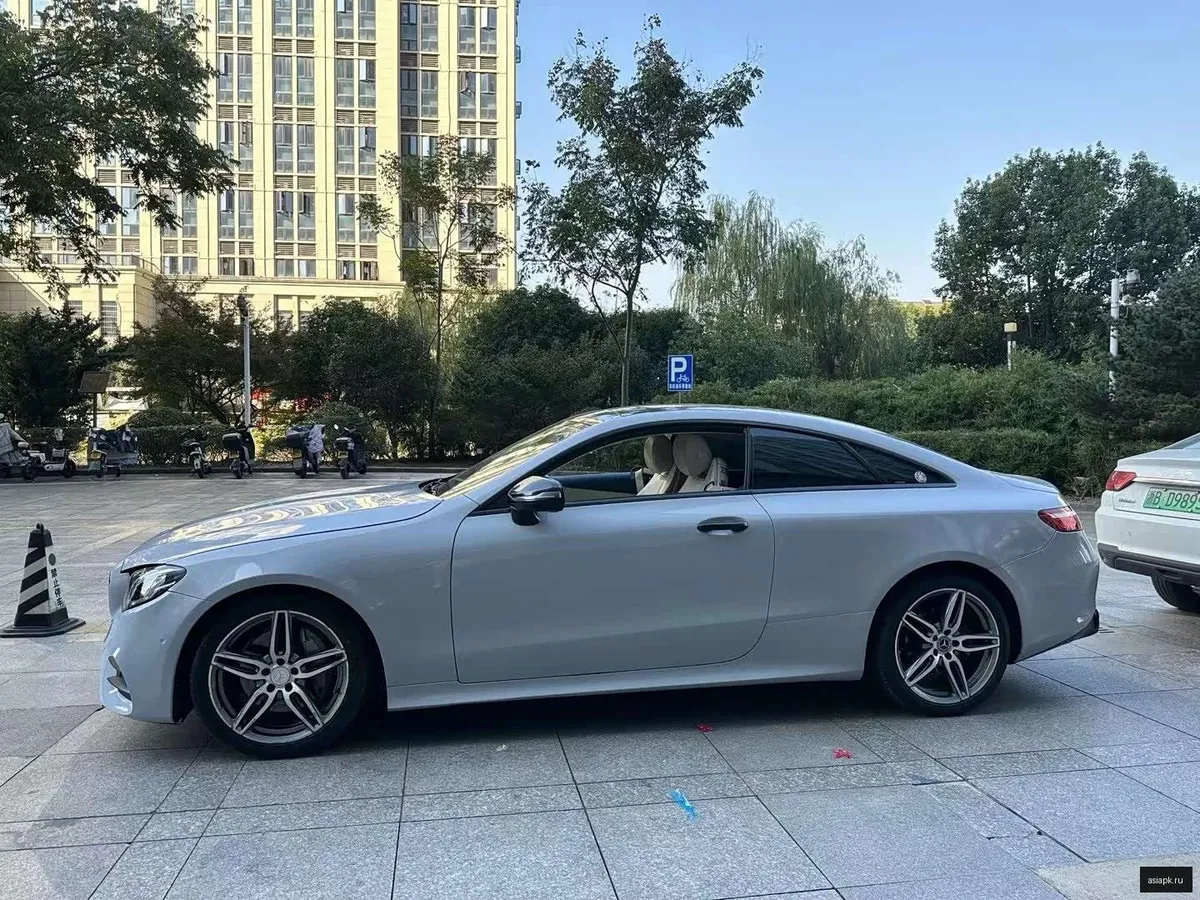 Mercedes-Benz E-Class 3