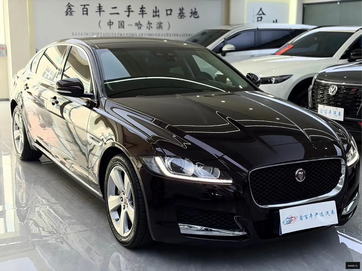 Jaguar XF 3