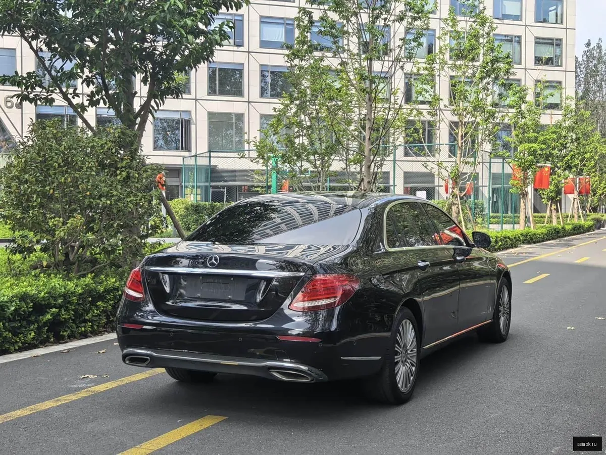 Mercedes-Benz E-Class 4