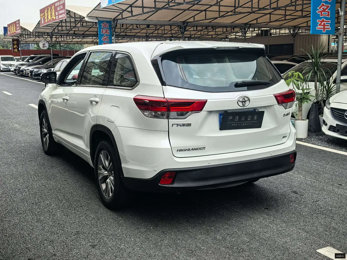 Toyota Highlander 4
