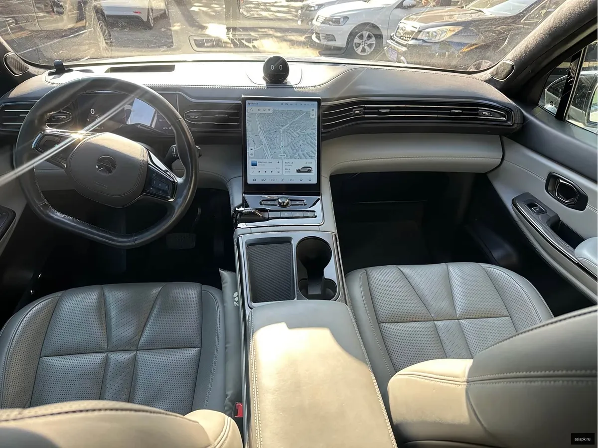 Nio ES8 6