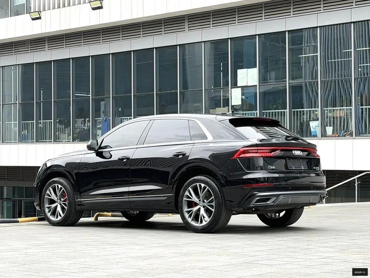 Audi Q8 6