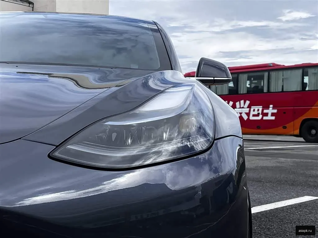 tesla Model Y 5