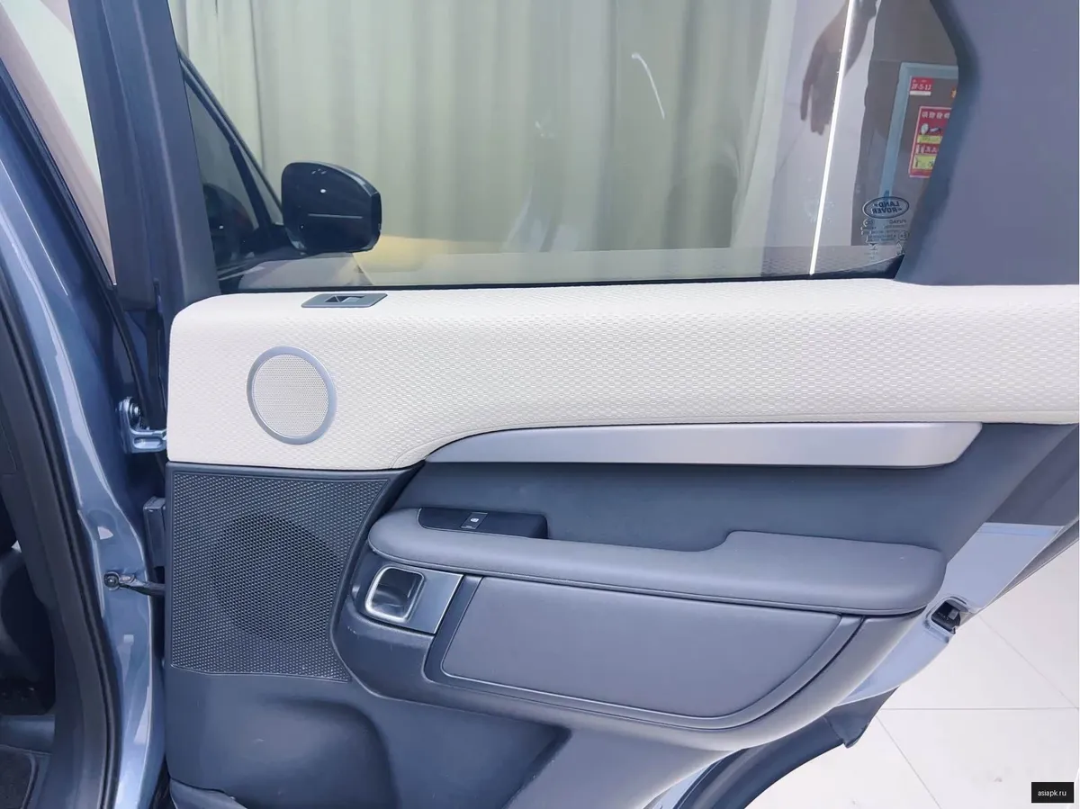 Land Rover Discovery 6
