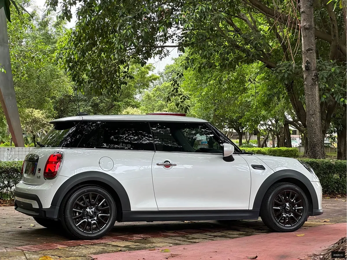 MINI Hatch 5