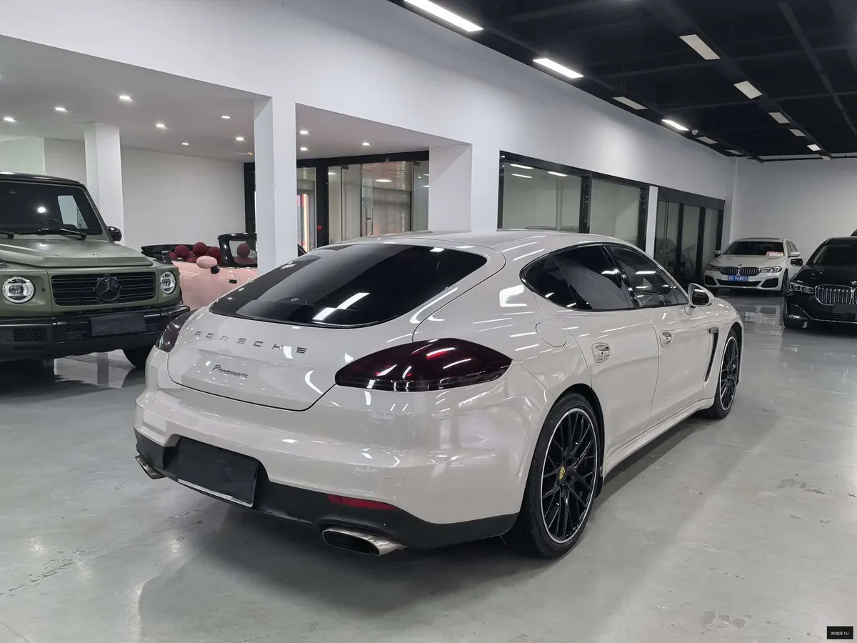 Porsche Panamera 5