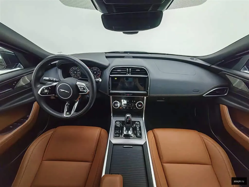 Jaguar XE 5