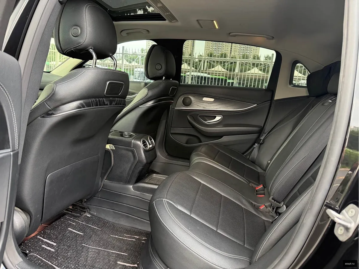 Mercedes-Benz E-Class 6