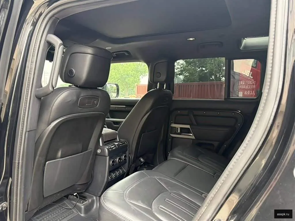 Land Rover Defender 4