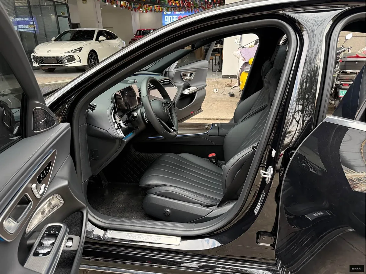Mercedes-Benz E-Class 4