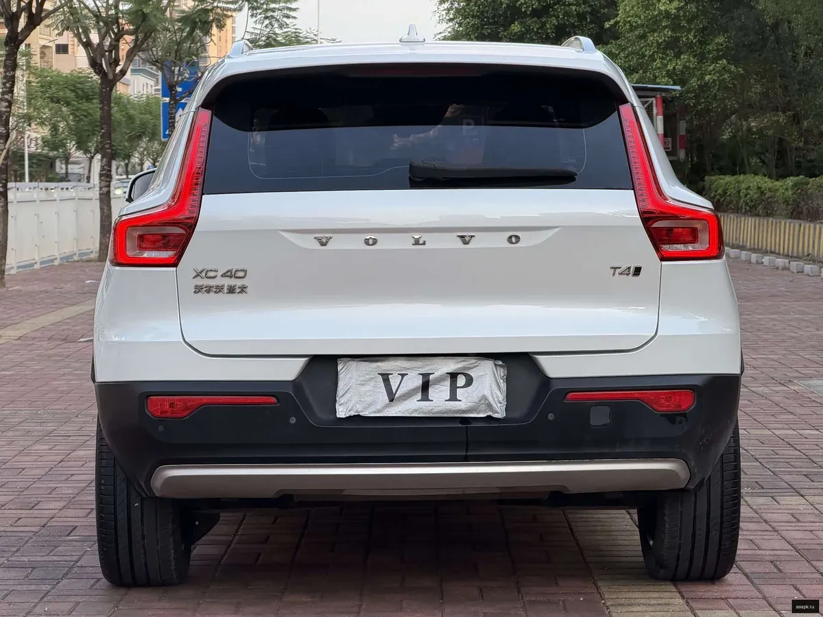 Volvo XC40 6
