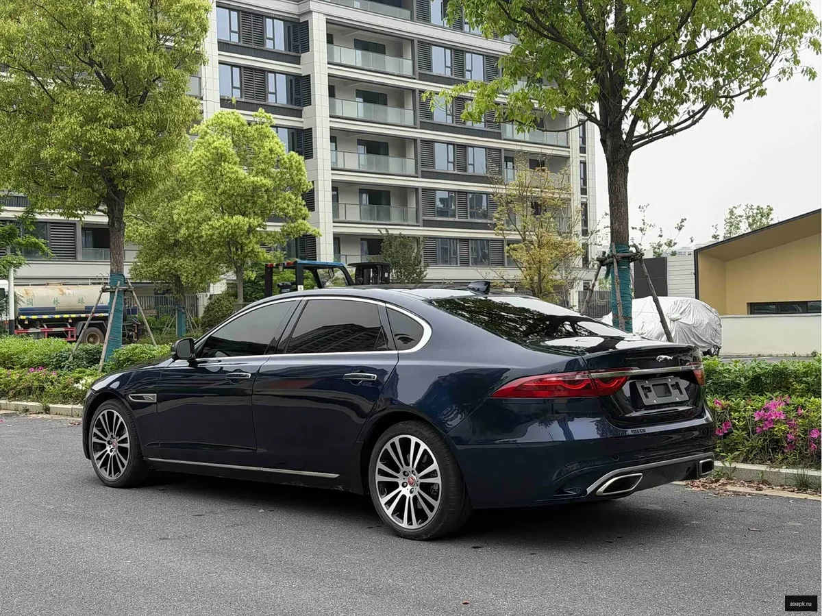 Jaguar XF 4