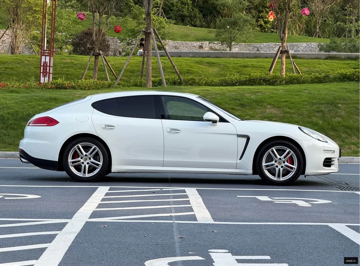 Porsche Panamera 4