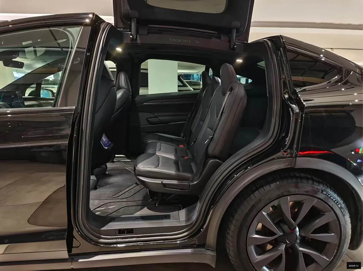 tesla Model Y 5