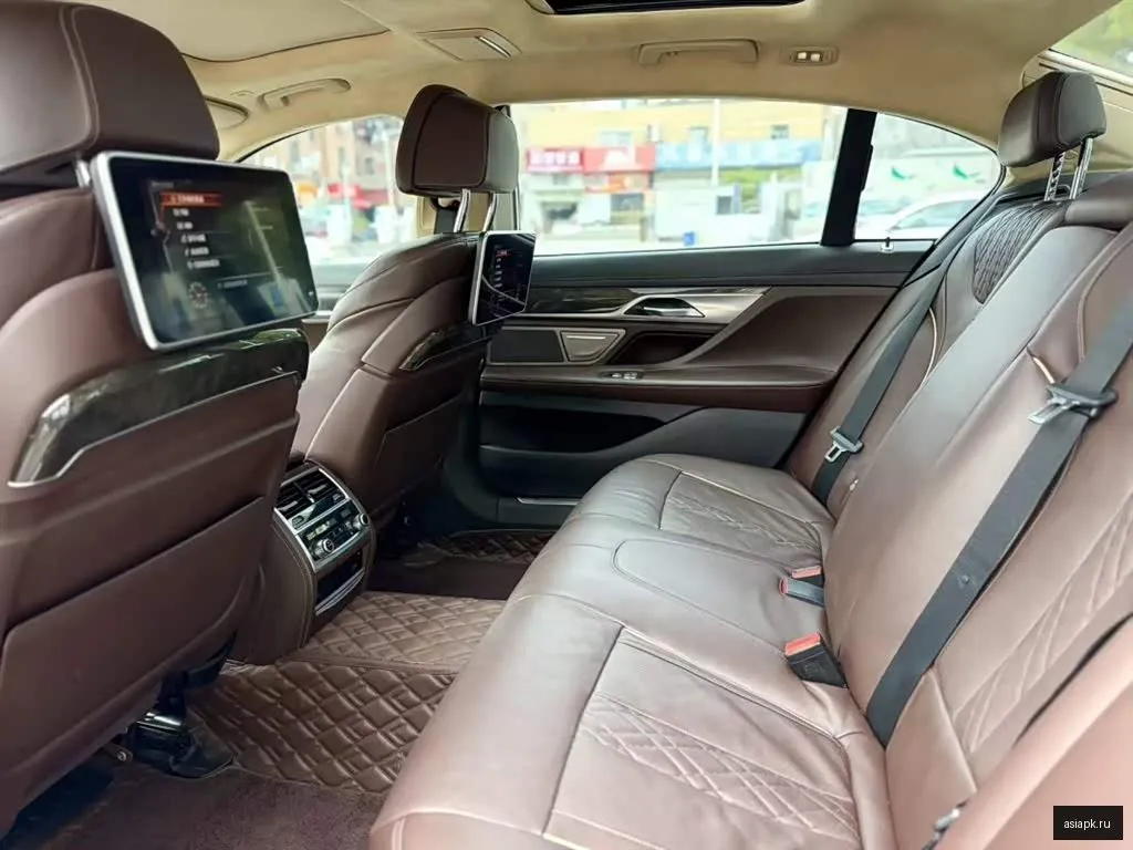 BMW 7-Series 4