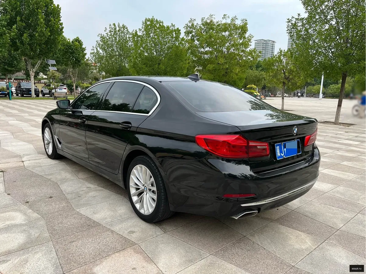 BMW 5-Series 4