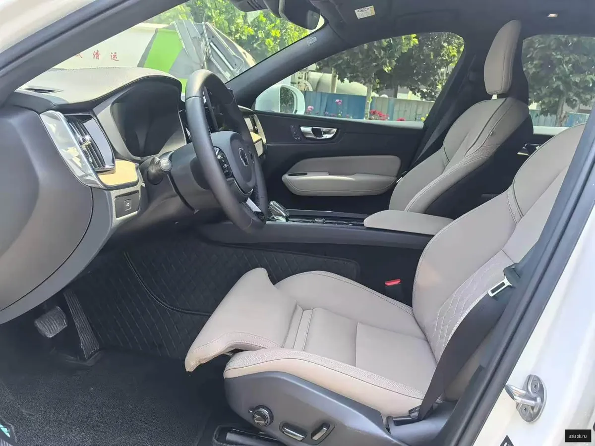 Volvo XC60 4