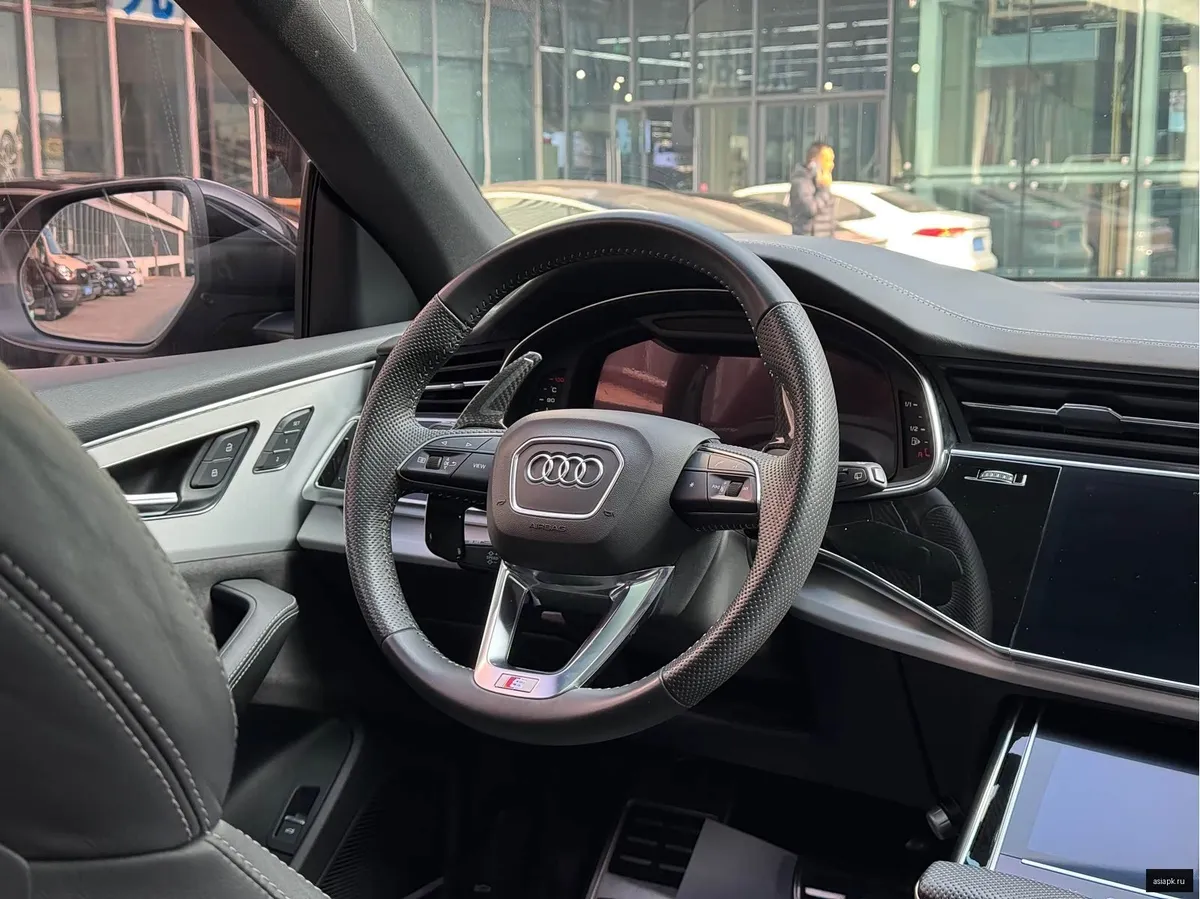 Audi Q8 5