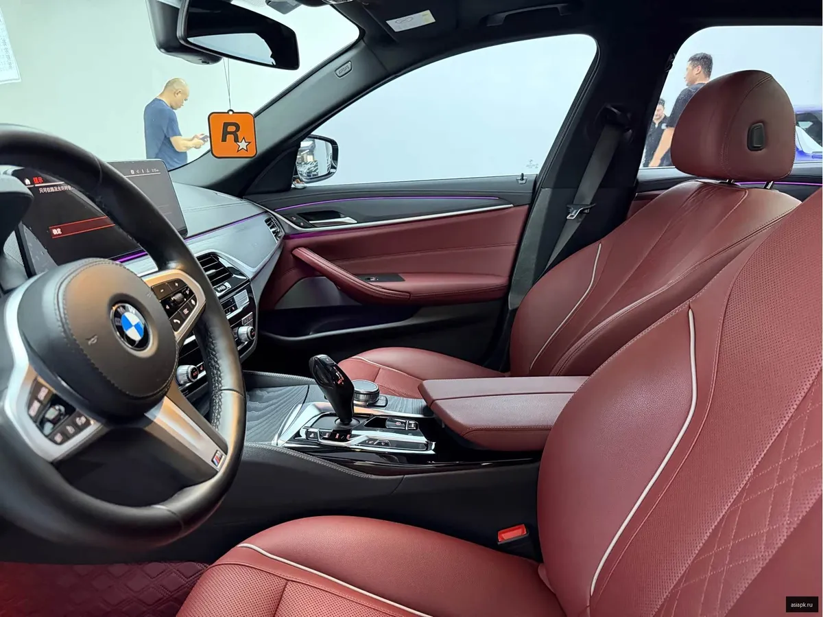 BMW 5-Series 4