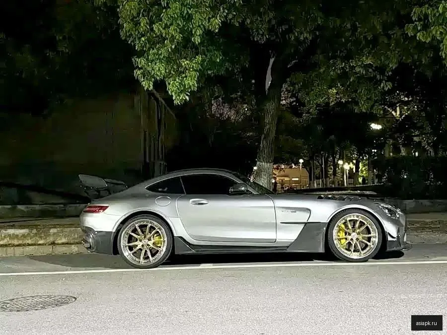 Mercedes-Benz AMG GT 4