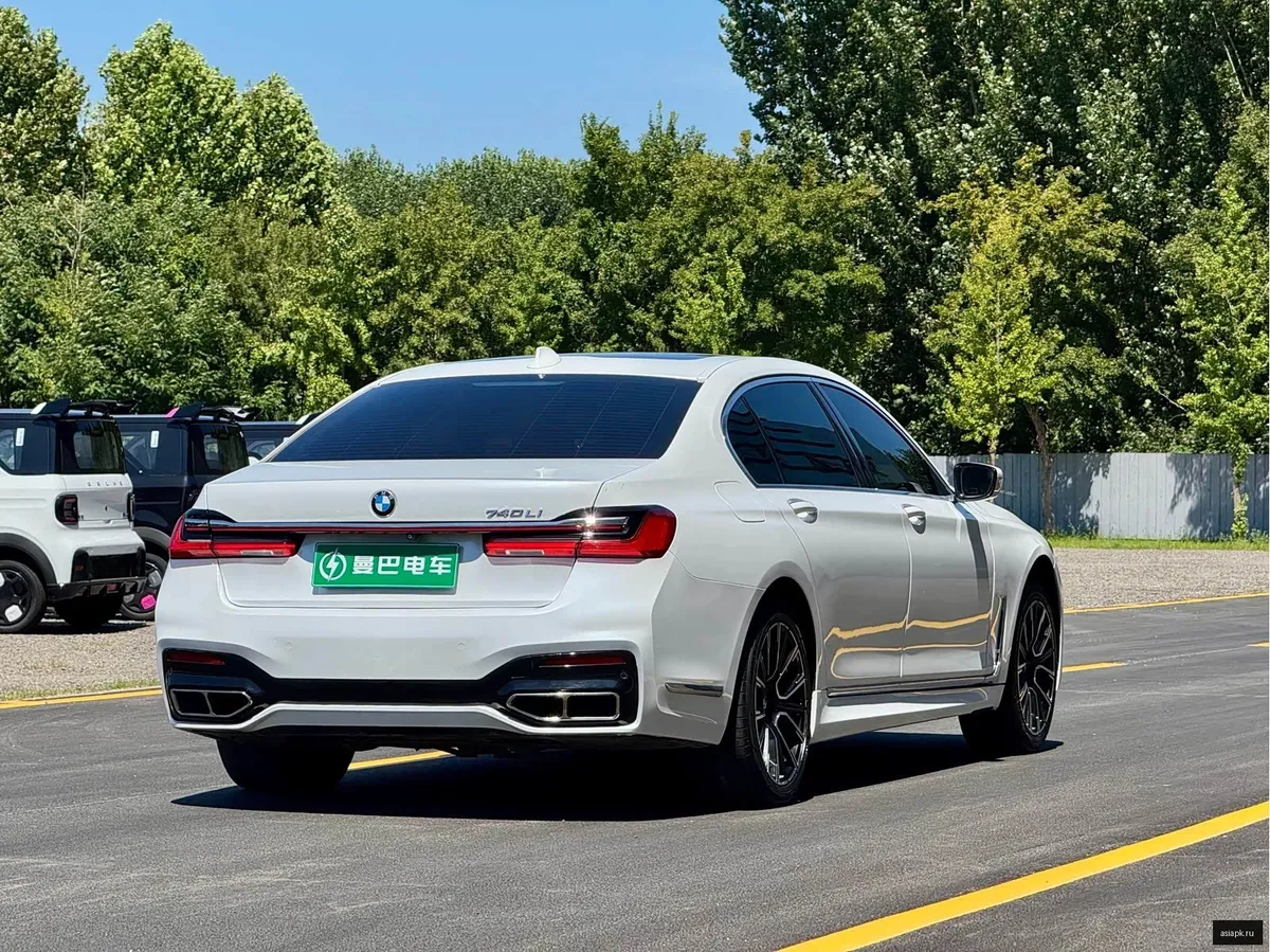 BMW 7-Series 4