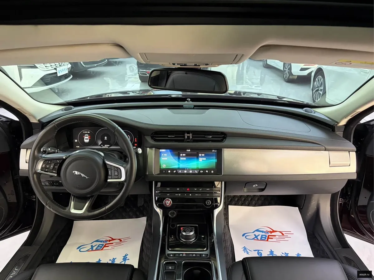 Jaguar XF 5