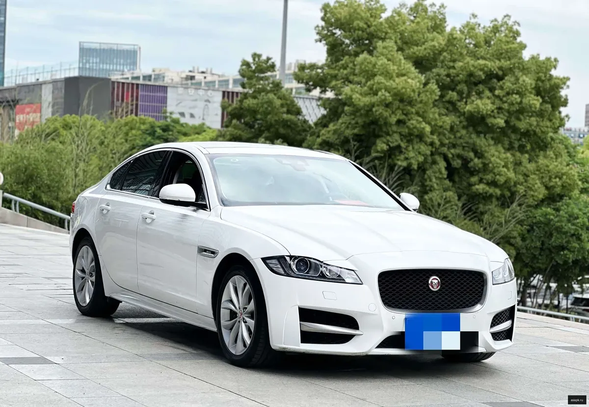 Jaguar XF 4