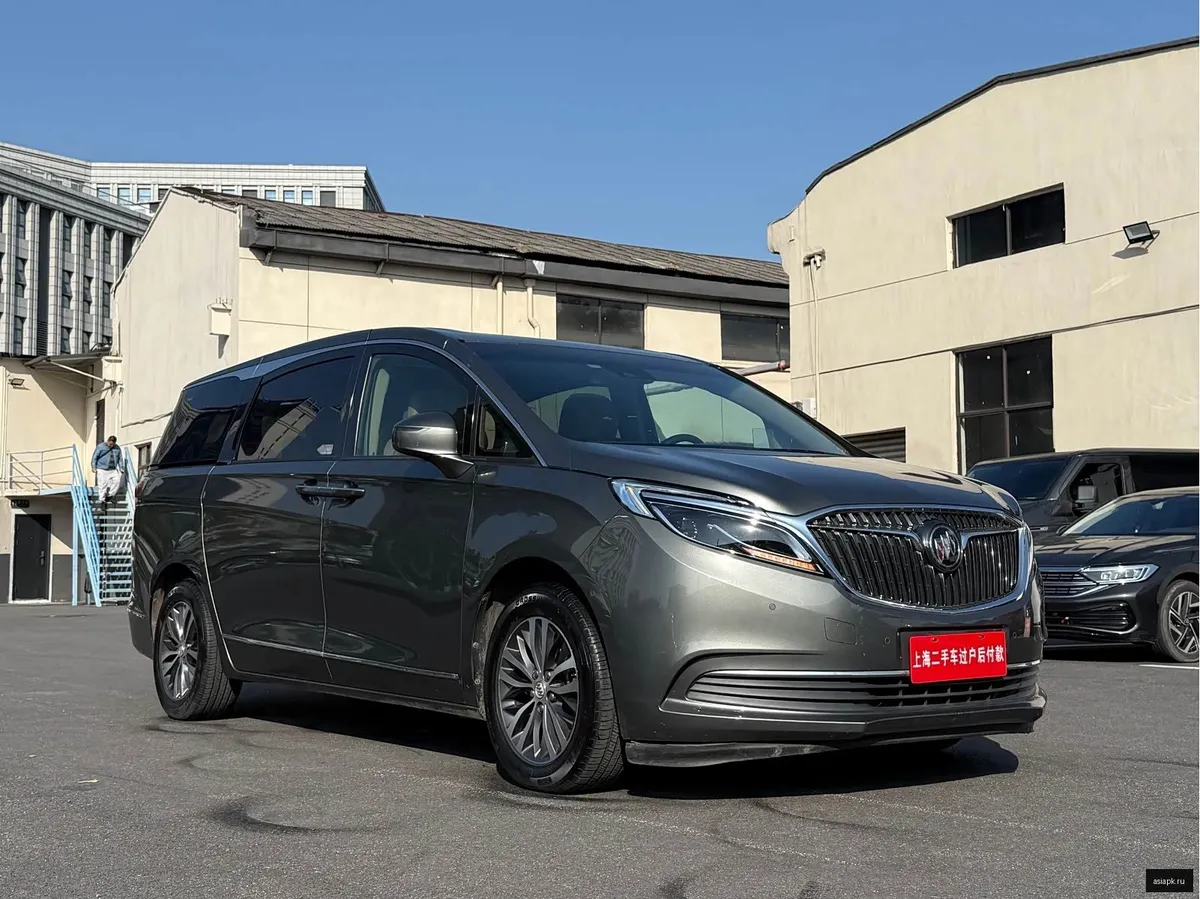 Buick GL8 2
