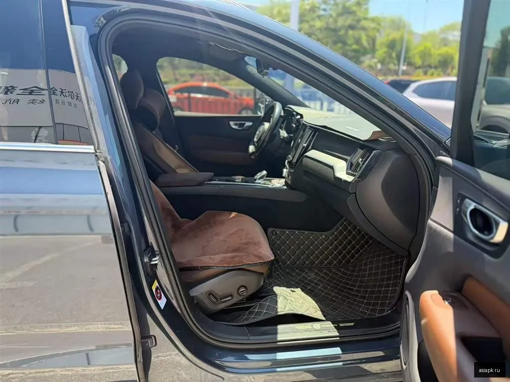 Volvo XC60 4