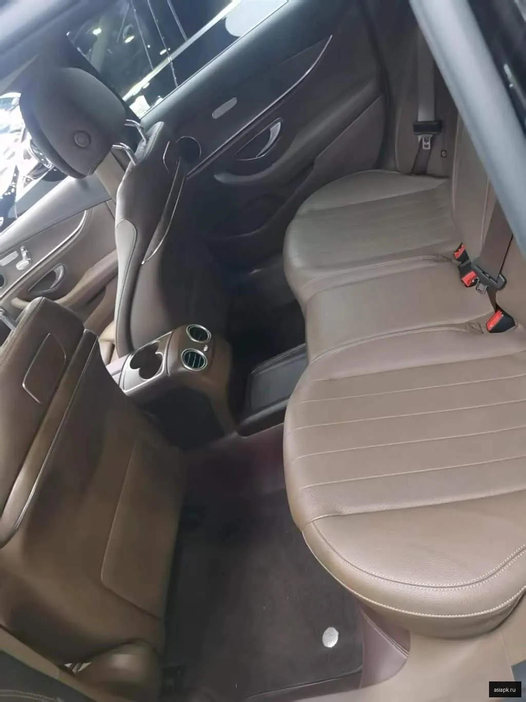 Mercedes-Benz E-Class 6