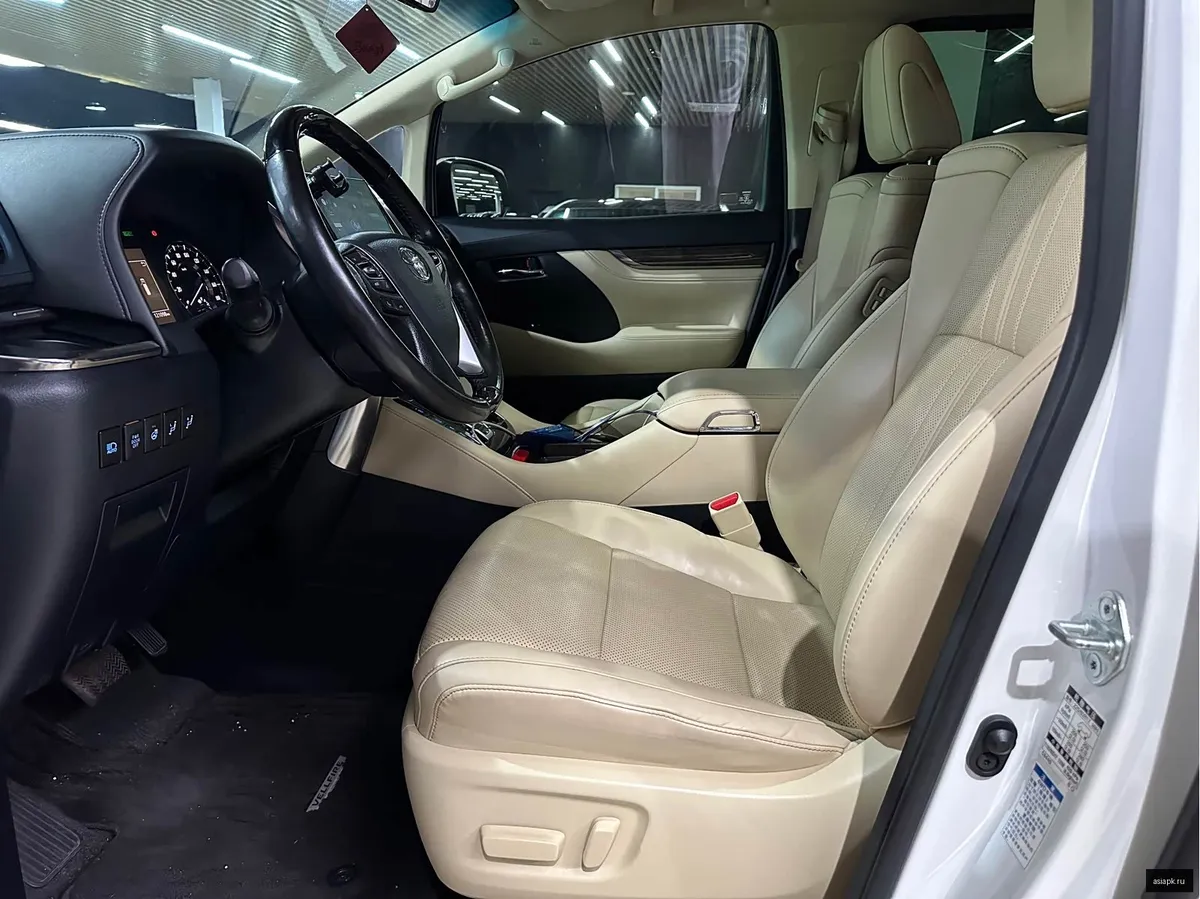 Toyota Vellfire 4