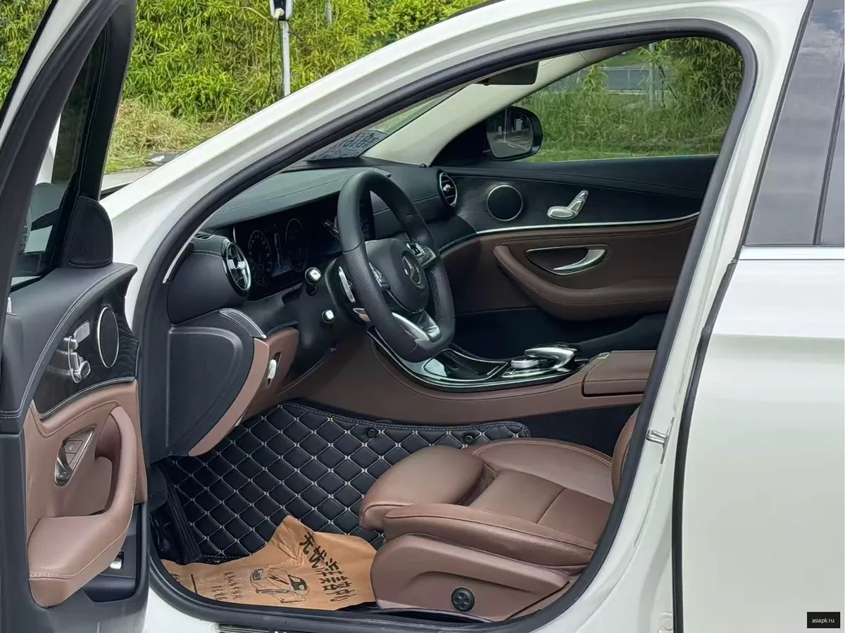 Mercedes-Benz E-Class 4