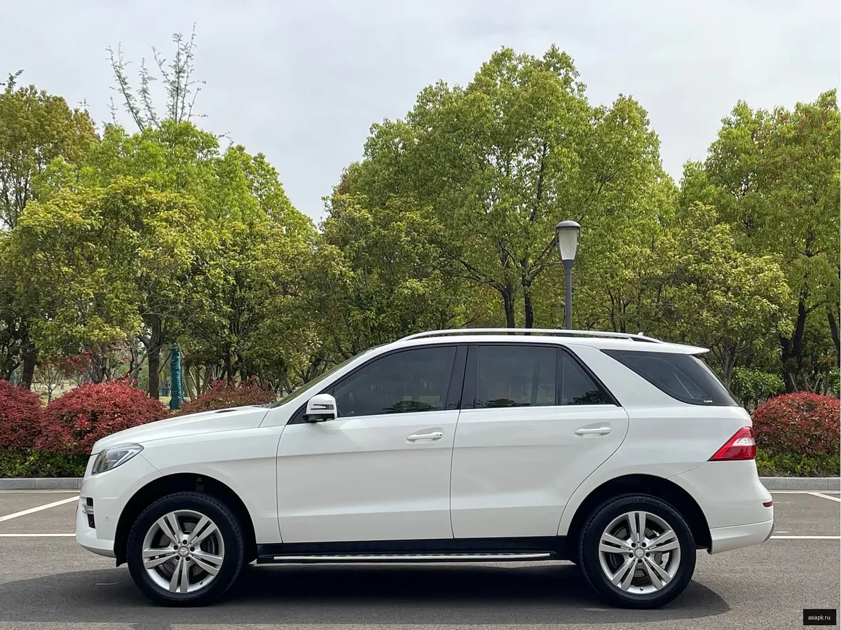 Mercedes-Benz M-Class 3