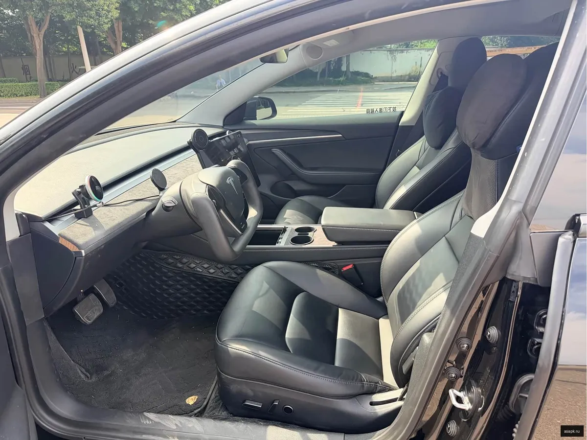 tesla Model Y 5