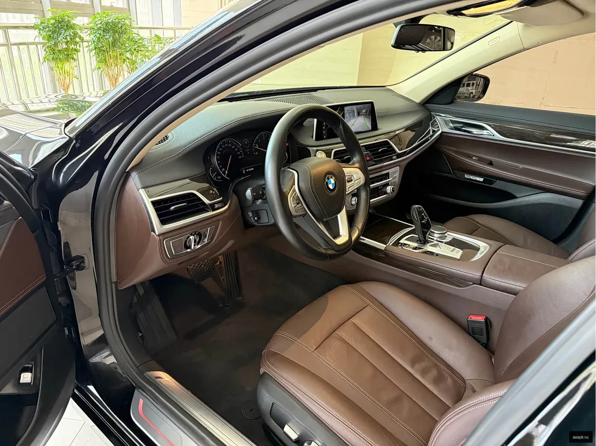 BMW 7-Series 4