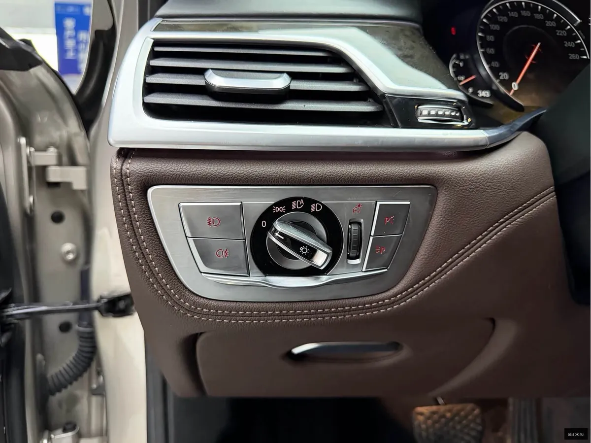 BMW 7-Series 6