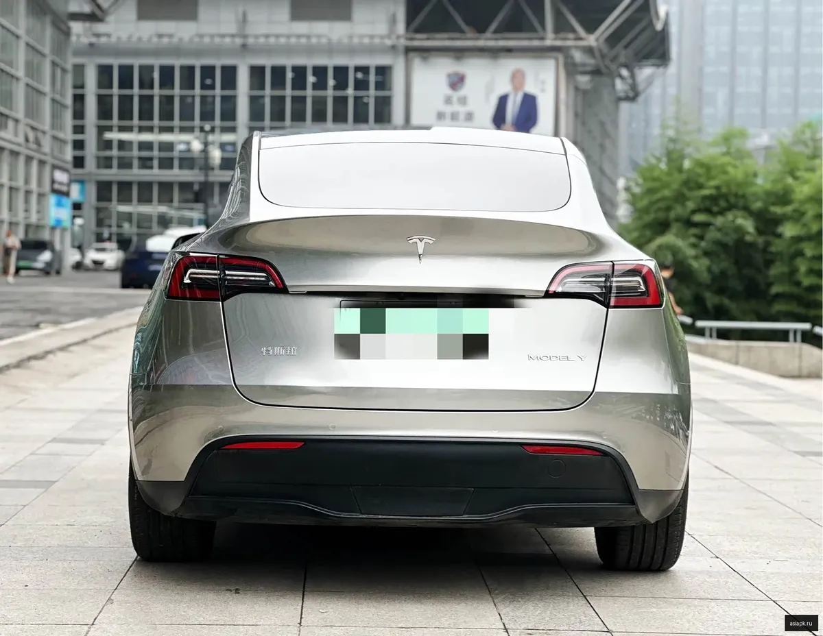tesla Model Y 5