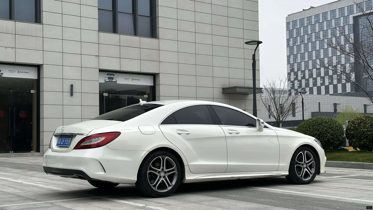 Mercedes-Benz CLS-Class 6