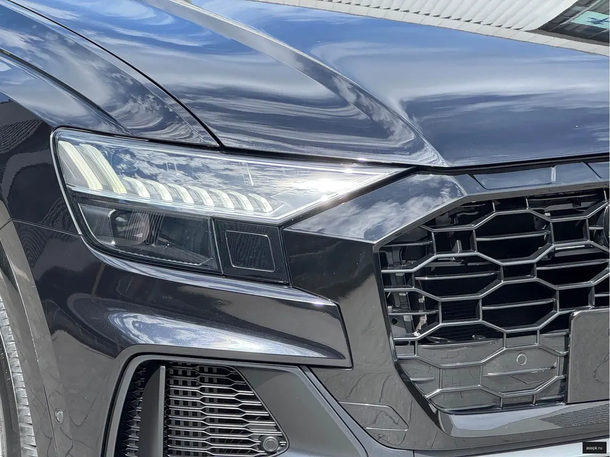 Audi Q8 4