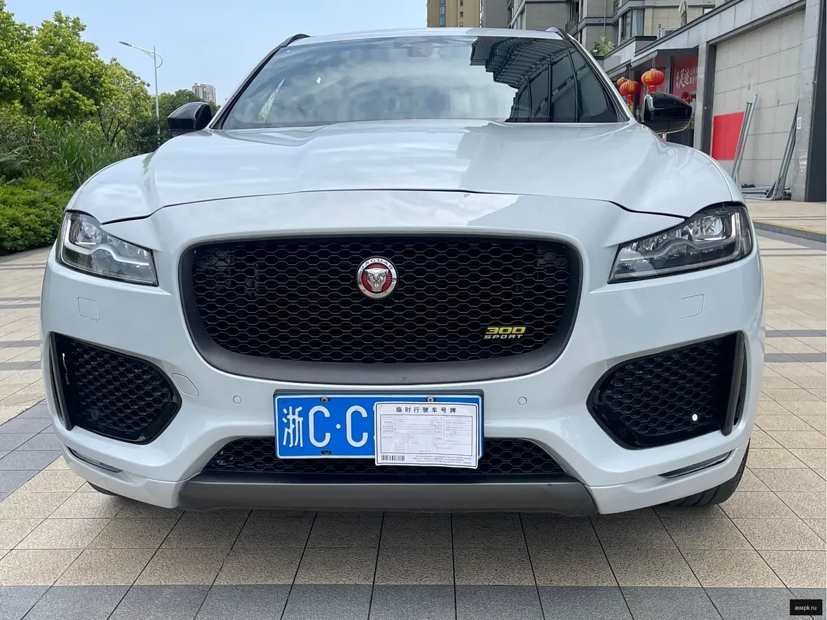 Jaguar F-Pace 2