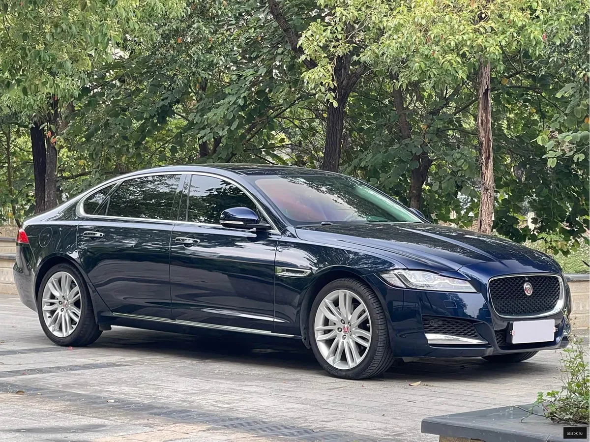 Jaguar XF 3