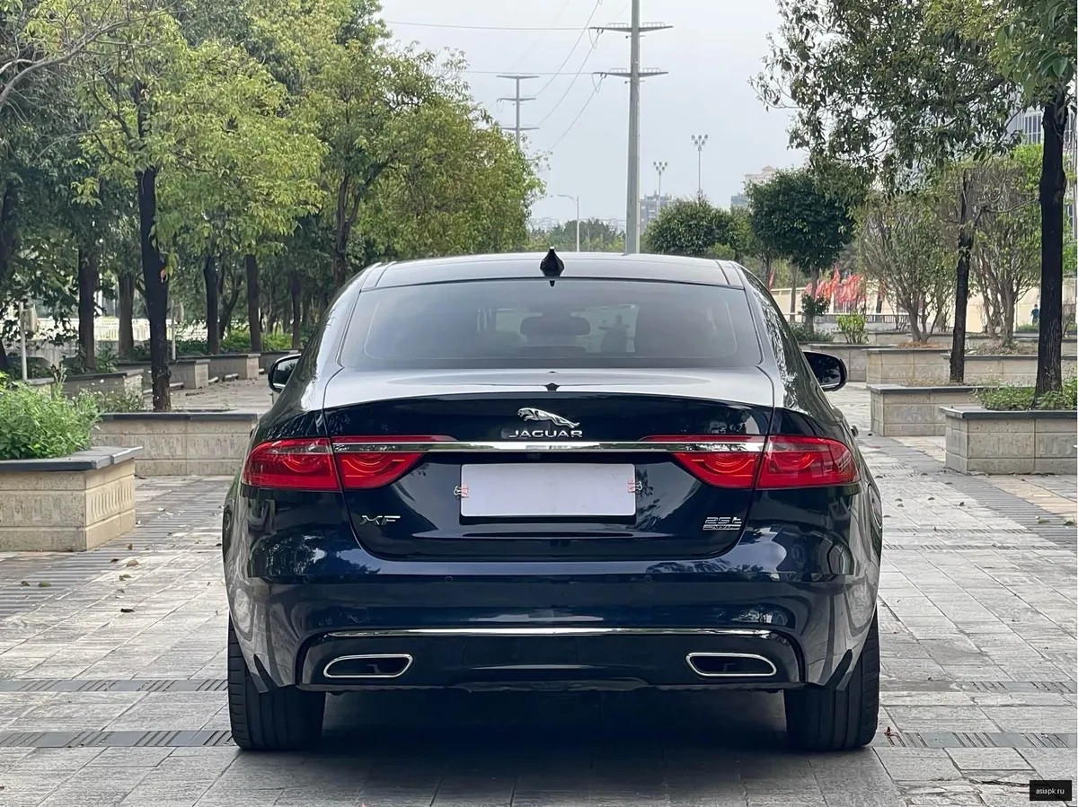 Jaguar XF 6