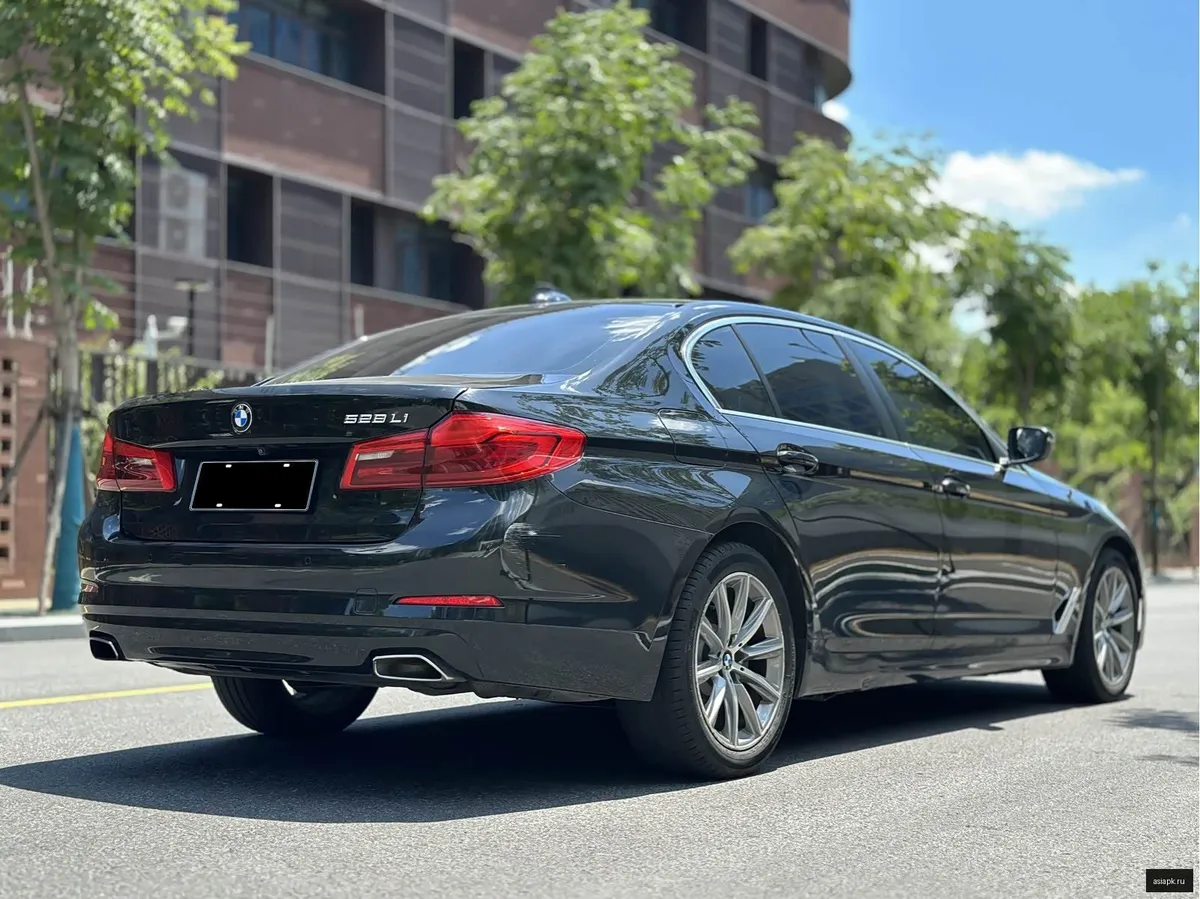 BMW 5-Series 4